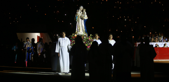 Procesión de la Virgen de Rosario, en la reapertura de la plaza México durante la llamada corrida nocturna de luces. Foto EE: Eric Lugo.