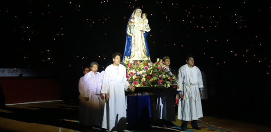 Procesión de la Virgen de Rosario, en la reapertura de la plaza México durante la llamada corrida nocturna de luces. Foto EE: Eric Lugo.