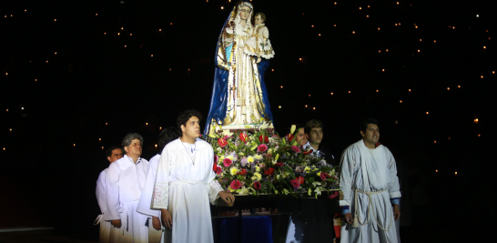 Procesión de la Virgen de Rosario, en la reapertura de la plaza México durante la llamada corrida nocturna de luces. Foto EE: Eric Lugo.