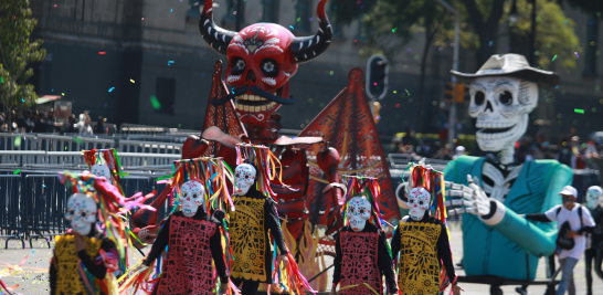 Celebrando la vida fue uno de los temas centrales del Desfile Internacional de Día de Muertos 2021. Foto EE: Eric Lugo