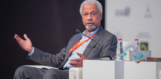 El escritor tanzano Abdulrazak Gurnah. Foto: Cortesía Feria Internacional del Libro de Sharjah.