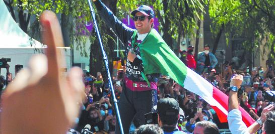 Memoria. Checo Pérez convivió con sus fans en un evento gratuito que marcó el parteaguas de la mejora en el turismo deportivo, de acuerdo a las autoridades mexicanas. Fotos: Reuters / Cuartoscuro