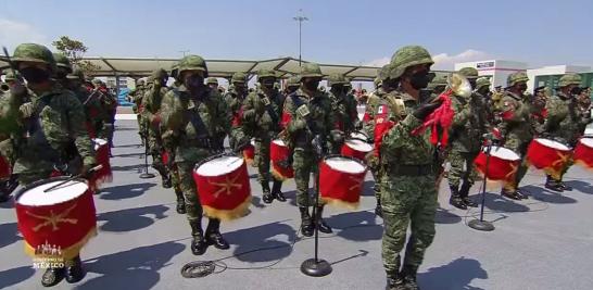 El Ejército realizó los honores plenos al Presidente de la República. Foto EE: Especial