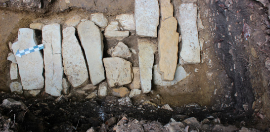 INAH resguarda el entierro de una mujer prehispánica descubierto en la Zona Arqueológica de Palenque. Foto EE: Cortesía INAH