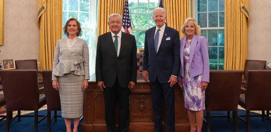 El presidente Andrés Manuel López Obrador y su esposa Beatriz Gutiérrez Mueller visitaron la oficina oval en la Casa Blanca en compañía del presidente estadounidense Joe Biden y la primera dama Jill Biden. Foto EE: Cortesía Twitter @lopezobrador_