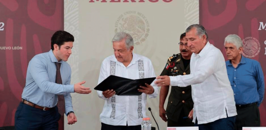 Samuel García, gobernador de Nuevo León; Andrés Manuel López Obrador, presidente de México y Adán Augusto López, secretario de Gobernación. Foto EE: Cortesía Presidencia de México