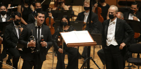 Durante su primer concierto de la temporada, el viernes 19 de agosto, el músico venezolano Pacho Flores presentó algunas piezas de su nuevo disco Estirpe, el cual grabó en 2019 junto con la Orquesta Sinfónica de Minería. Foto EE: Eric Lugo