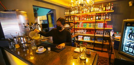 Barra de tragos del restaurante La Esquina de los Milagros en el Centro de Coyoacán. Foto EE: Eric Lugo