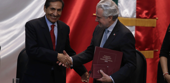 Rogelio Ramírez de la O, secretario de Hacienda y Crédito Público y Santiago Cree, presidente de la Mesa Directiva de la Cámara de Diputados. Foto EE: Eric Lugo