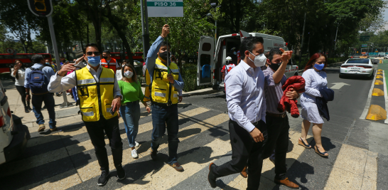 En la capital, como cada 19 de septiembre, a las 12:19 horas habitantes: estudiantes, empleados de gobierno y de empresas, realizaron un simulacro de sismo