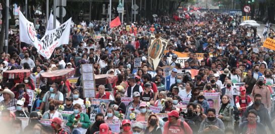 El grueso de los manifestantes se dirigió al Zócalo, la plaza principal de Ciudad de México, donde se llevó a cabo un mitin. Foto EE: Eric Lugo