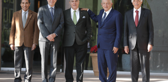 El presidente Andrés Manuel López Obrador y el secretario de Hacienda, Rogelio Ramírez de la O, se reunieron con los empresarios Antonio del Valle Perochena, Francisco Cervantes y Rolando Vega. Foto EE: Eric Lugo