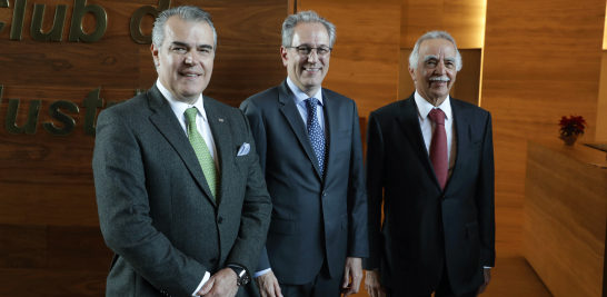 Francisco Cervantes, presidente del CCE; Antonio del Valle Perochena, presidente del CMN y Rolando Vega Saenz, próximo líder del Consejo Mexicano de Negocios. Foto EE: Eric Lugo