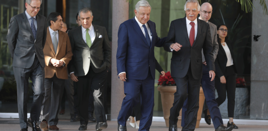 Tras una reunión privada con empresarios, el presidente Andrés Manuel López Obrador calificó este encuentro como “inmejorable”, y afirmó que habrá “más inversiones y empleos”. Foto EE: Eric Lugo