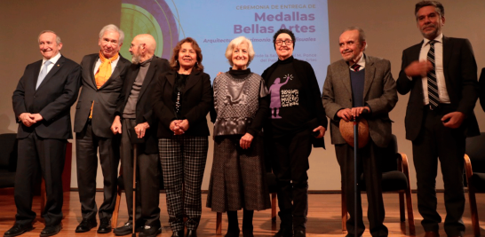 Galardonados en la ceremonia de entrega de la Medalla Bellas Artes correspondientes a 2020, 2021 y 2022. Foto EE: Rosario Servin