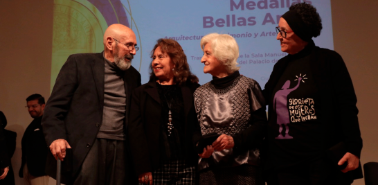 Galardonados en la ceremonia de entrega de la Medalla Bellas Artes correspondientes a 2020, 2021 y 2022. Foto EE: Rosario Servin