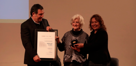 La curadora y museógrafa, Miriam Kaiser, fue reconocida con la Medalla Bellas Artes. Foto EE: Rosario Servin