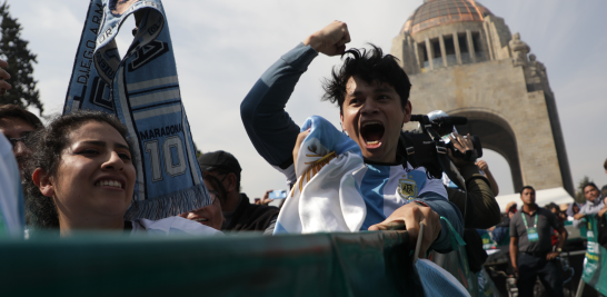 En la Ciudad de México, fanáticos pudieron acudir al Monumento a la Revolución para ver la final de Qatar 2022 entre Argentina y Francia.  Foto EE: Eric lugo