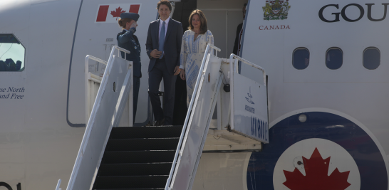 El primer ministro de Canadá, Justin Trudeau y su esposa Sophie Grégoire llegaron la tarde de este 9 de enero al Aeropuerto Internacional Felipe Ángeles. Foto EE: Eric Lugo