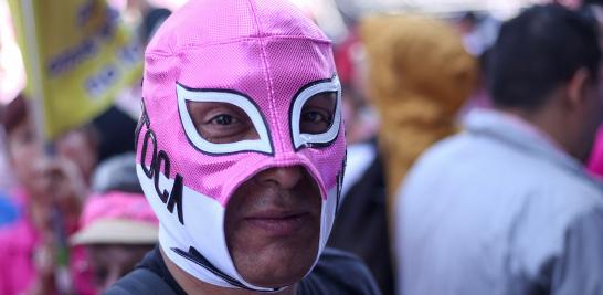 El miércoles pasado en el Senado de la República, los legisladores de Morena y sus aliados aprobaron las modificaciones a diversas leyes secundarias en materia electoral que, entre otras cosas, plantea recortar el presupuesto del INE y competencias. Foto: Reuters