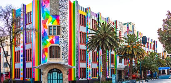 El edificio del Frontón México, que se encuentra en la Avenida de la República 17, en la Colonia Tabacalera en una de las laterales del Monumento a la Revolución