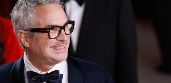 Alfonso Cuarón en la alfombra champán de los Premios Oscar 2023. Foto: Reuters