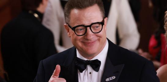 Brendan Fraser en la alfombra champán de los Premios Oscar 2023. Foto: Reuters