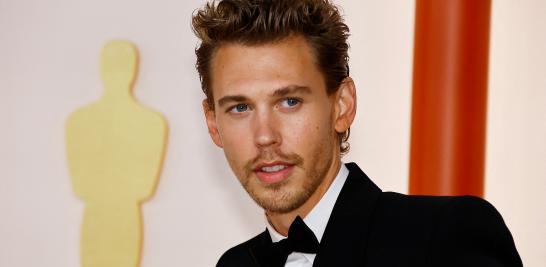 Austin Butler en la alfombra champán de los Premios Oscar 2023. Foto: Reuters