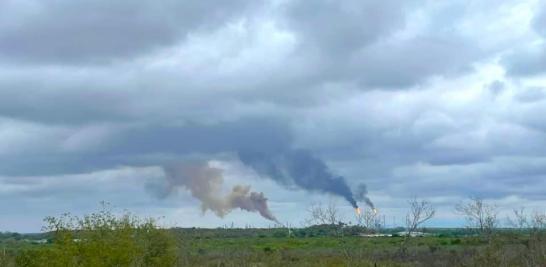 Cada noche a partir aproximadamente de las 20:00 horas se intensifican las emisiones de la Refinería de Cadereyta