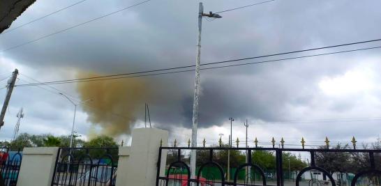 Cada noche a partir aproximadamente de las 20:00 horas se intensifican las emisiones de la Refinería de Cadereyta