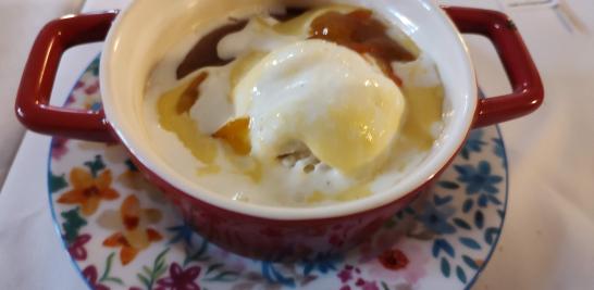 Fondant de chocolate con helado de Cognac y crema inglesa