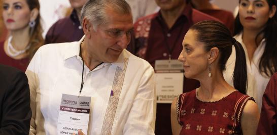 Adán Augusto López y Claudia Sheinbaum durante la conferencia sobre la Sesión Extraordinaria del Consejo Nacional de Morena. Foto EE: Eric Lugo