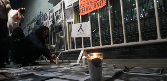 Integrantes del gremio periodístico acudieron a la Secretaría de Gobernación para exigir justicia por el asesinato del corresponsal Luis Martín Sánchez. Foto EE: Eric Lugo