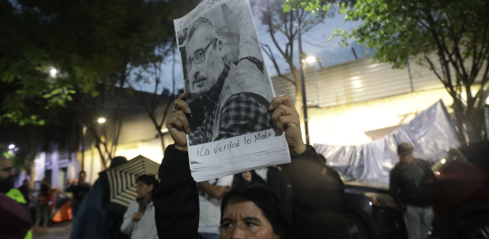 Integrantes del gremio periodístico acudieron a la Secretaría de Gobernación para exigir justicia por el asesinato del corresponsal Luis Martín Sánchez. Foto EE: Eric Lugo