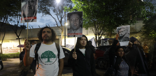 Integrantes del gremio periodístico acudieron a la Secretaría de Gobernación para exigir justicia por el asesinato del corresponsal Luis Martín Sánchez. Foto EE: Eric Lugo