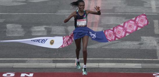 Celestine Chepchirchir, XL Maratón de la Ciudad de México. Foto EE: Eric Lugo