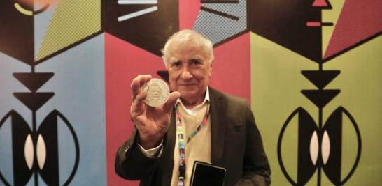 Plinio Martins recibió el Premio Internacional Rubén Bonifaz Nuño. Foto: Cortesía Cultura UNAM