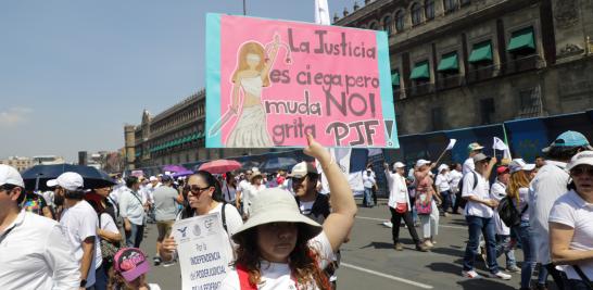 Los trabajadores del Poder Judicial federal buscan frenar la extinción de 13 de 14 fideicomisos judiciales que representan aproximadamente 15,000 millones de pesos, bajo el argumento de que se afectarán sus ingresos y derechos laborales. Foto: Eric Lugo.