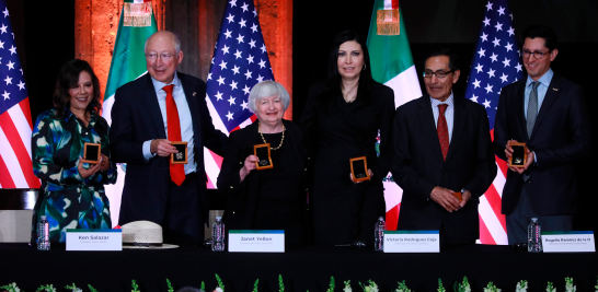 La secretaria del Tesoro de Estados Unidos, Janet Yellen, acudió a la puesta en circulación de la moneda conmemorativa de los 200 años de relaciones diplomáticas entre Estados Unidos y México. Foto: Eric Lugo