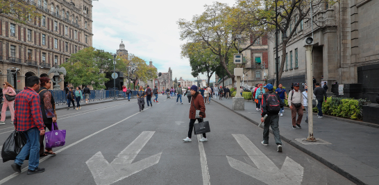 El proceso de peatonalización del Zócalo capitalino contará con la inversión de 50 millones de pesos. Foto EE: Hugo Salzar