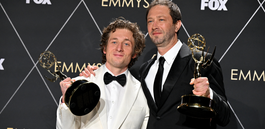 Jeremy Allen White y Ebon Moss-Bachrach. Foto: AFP