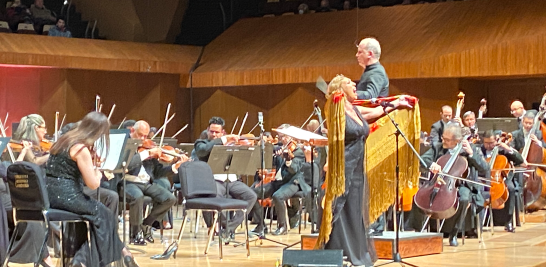 La cantaora granadina Esperanza Fernández y la Orquesta Sinfónica de Minería interpretaron 'El amor brujo' de Manuel de Falla. Foto EE: Katyana Gómez