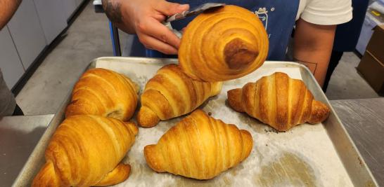 Laboratorio para crear la versión del croissant clásico en Sr. Croissant