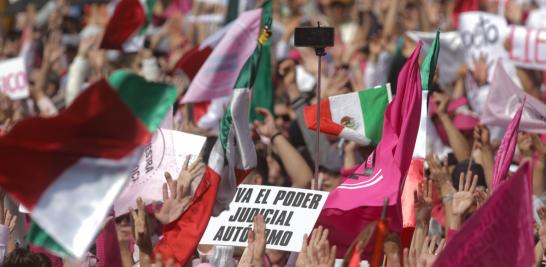 Miles de ciudadanos vestidos de rosa y blanco tomaron las avenidas de la Ciudad de México y de otras 106 ciudades de la república. Foto EE: Eric Lugo.