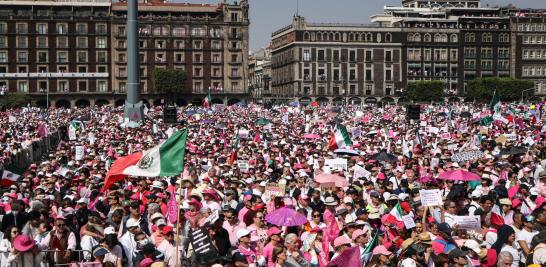 90,000 almas se reunieron para "defender la democracia" de México, del Gobierno del presidente AMLO. Foto: Cuartoscuro