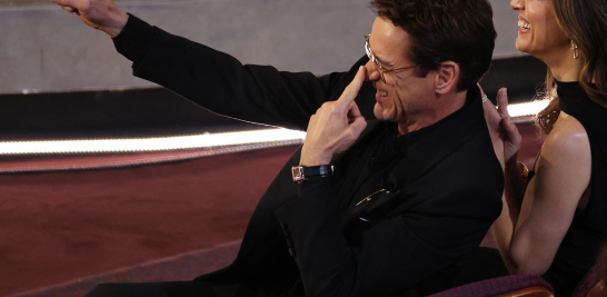 Robert Downey Jr. reaccionó al monólogo de Jimmy Kimmel con el que dio inicio a la ceremonia de los Oscar. Foto: Reuters