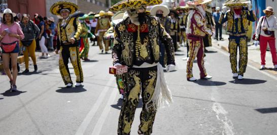 Comparsa Faisanes en la colonia Santa Martha Acatitla, Iztapalapa. Foto EE: Eric Lugo