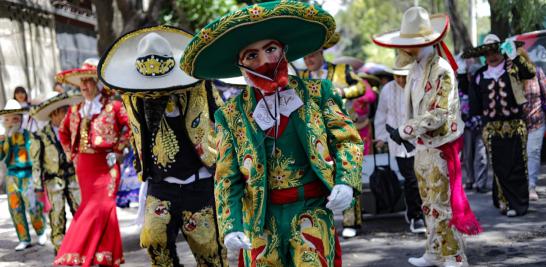 Comparsa Faisanes en la colonia Santa Martha Acatitla, Iztapalapa. Foto EE: Eric Lugo