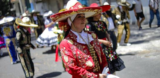 Comparsa Faisanes en la colonia Santa Martha Acatitla, Iztapalapa. Foto EE: Eric Lugo