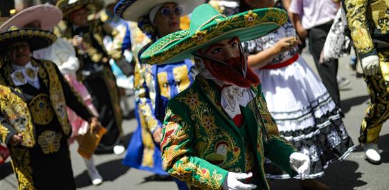 Comparsa Faisanes en la colonia Santa Martha Acatitla, Iztapalapa. Foto EE: Eric Lugo